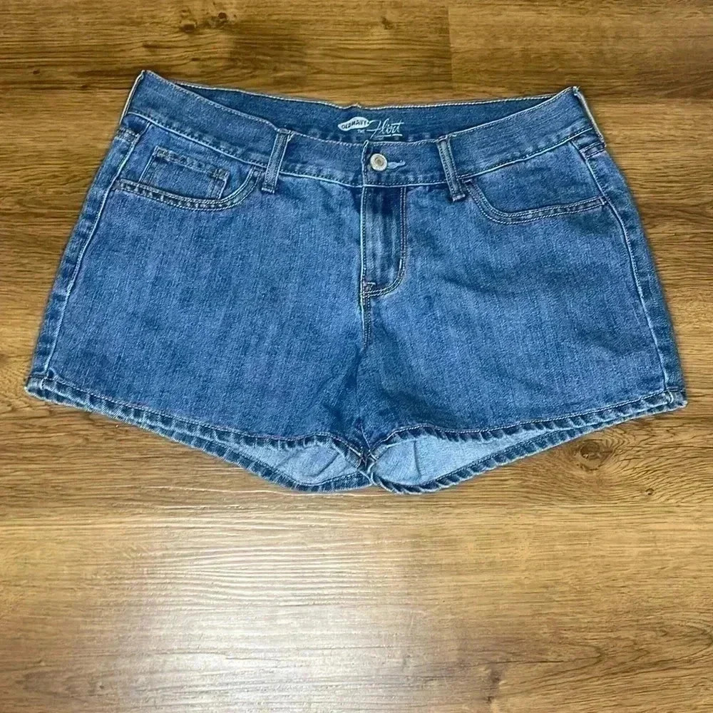Old Navy The Flirt Women’s 8 Denim Jean Shorts 3” Inseam Y2K Cotton Blend